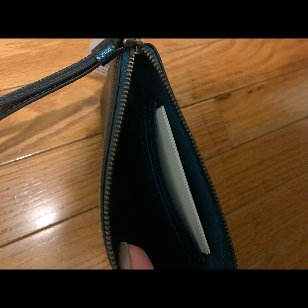 Coach wristlet - Picture 2 of 4